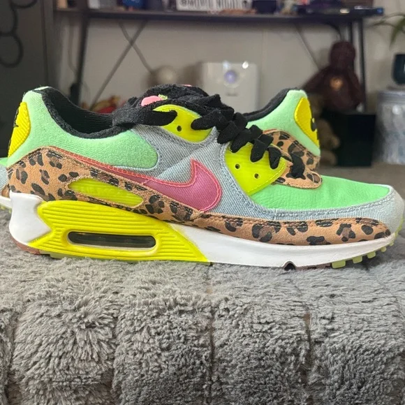 Nike Women's Air Max 90 LX "Illusion Green" (Style Code: CW3499-300). SZ 10 - Picture 11 of 15